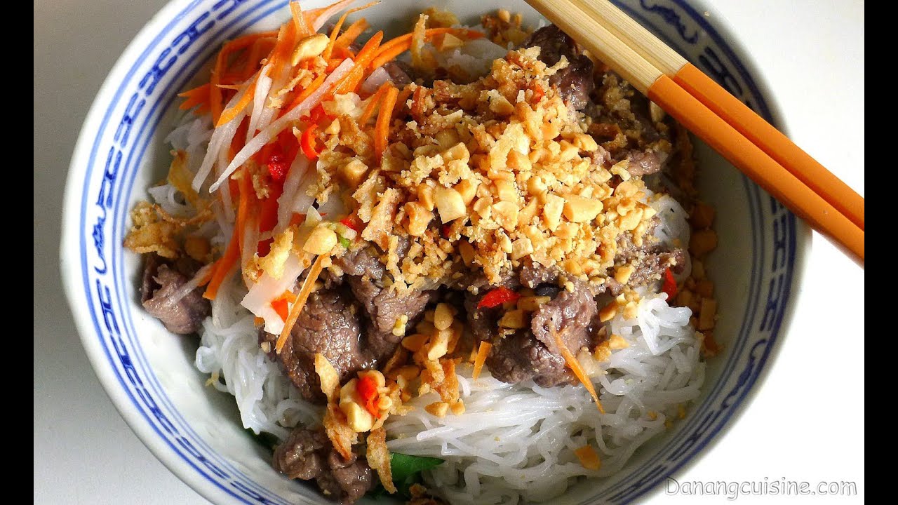 Vietnamese Beef Noodle Salad (Bun Bo Nam Bo / Bun Bo Xao) | Helen's Recipes